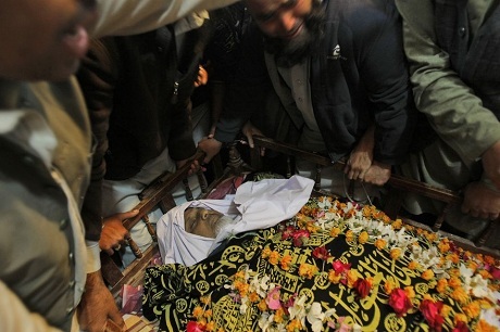 Đám tang của một học sinh nam bị giết hại trong vụ tấn công ngày 16/12.