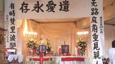 Câu đùa ám ảnh của một nạn nhân trên máy bay gặp nạn của AirAsia - 1 Tang lễ của bà