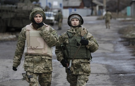Ukraine có thể huy động phụ nữ nhập ngũ - 1 Ukraine sẽ huy động phụ nữ nhập ngũ nếu cần thiết. (Ảnh minh họa: