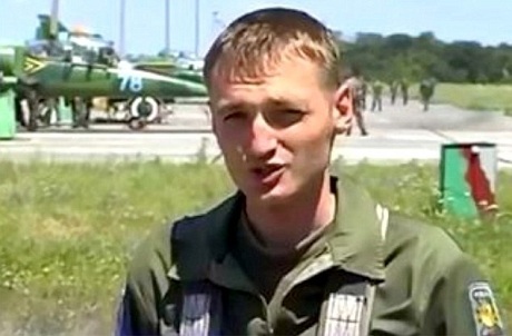 Xuất hiện hình ảnh phi công Ukraina bị cáo buộc đã bắn rơi MH17 - 1 Voloshin “sợ hãi”