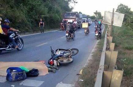 Chuyện “phượt”: Hãy nhớ cuộc sống là trên hết - 1
Tại nạn thương tâm của một bạn trẻ chiều 13/11/2016 trên dốc Cun - Hòa Bình. Cứ mỗi dịp mùa thu hàng năm, lại xuất hiện khá nhiều thông tin về các vụ tai nạn liên quan đến các bạn trẻ đi chơi miền núi.