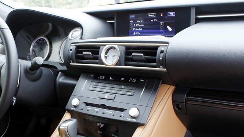 Lexus RC 200t - Thổi bùng đam mê - 9 Lexus RC 200t - Thổi bùng đam mê - 9