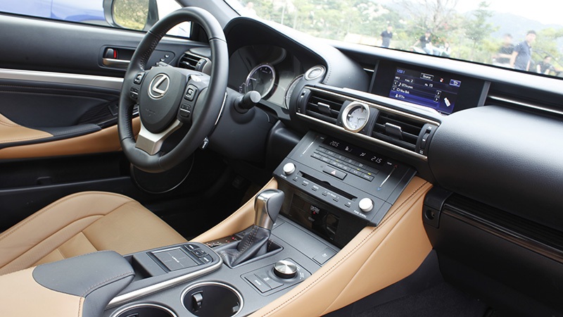 Lexus RC 200t - Thổi bùng đam mê - 8 Lexus RC 200t - Thổi bùng đam mê - 8