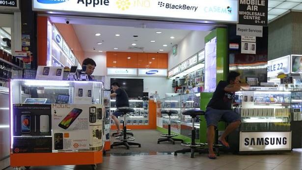 Cửa hàng Mobile Air. Ảnh: Straits Times