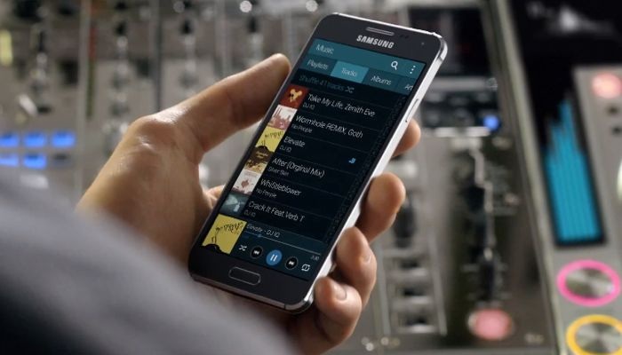 Top smartphone "mỏng manh" nhất thế giới hiện nay - 11 Nắm giữ ngôi vị số một là chiếc