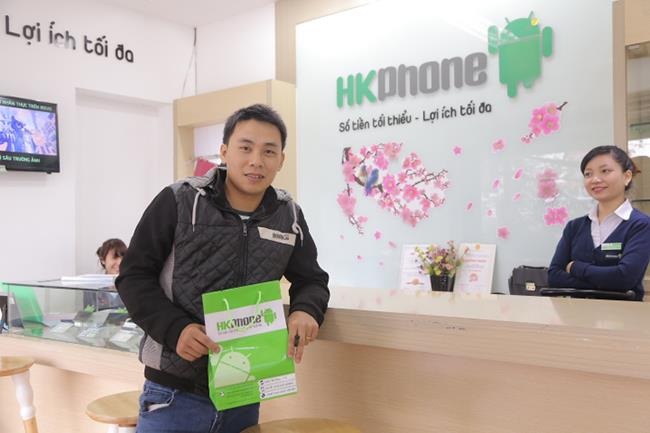 Đông kín khách mua điện thoại HKPhone giá hời