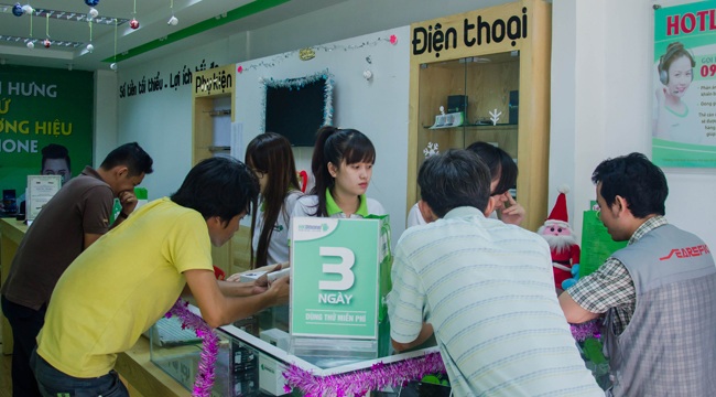 Đông kín khách mua điện thoại HKPhone giá hời - 7 Đông kín khách mua điện thoại HKPhone giá hời