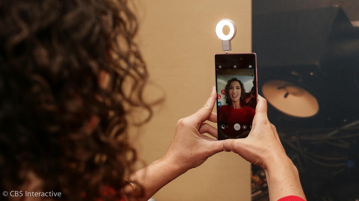 Điểm lại 10 smartphone ấn tượng góp mặt tại sự kiện CES 2015 - 7 Điểm lại 10 smartphone ấn tượng góp mặt tại sự kiện CES 2015