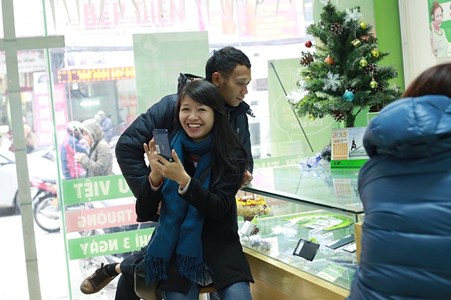 Khách hàng háo hức chờ đợi mua Racer HERO