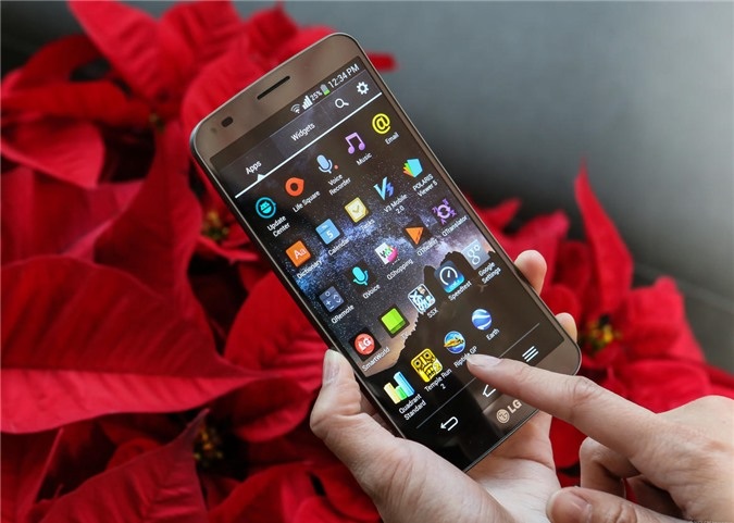  Một vài tuần sau khi Samsung công bố Galaxy Round,