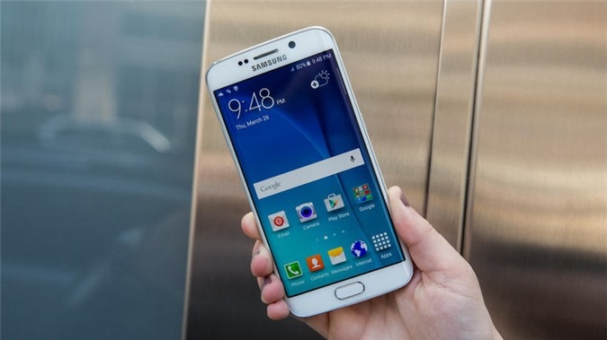  Một vài tuần sau khi Samsung công bố Galaxy Round,