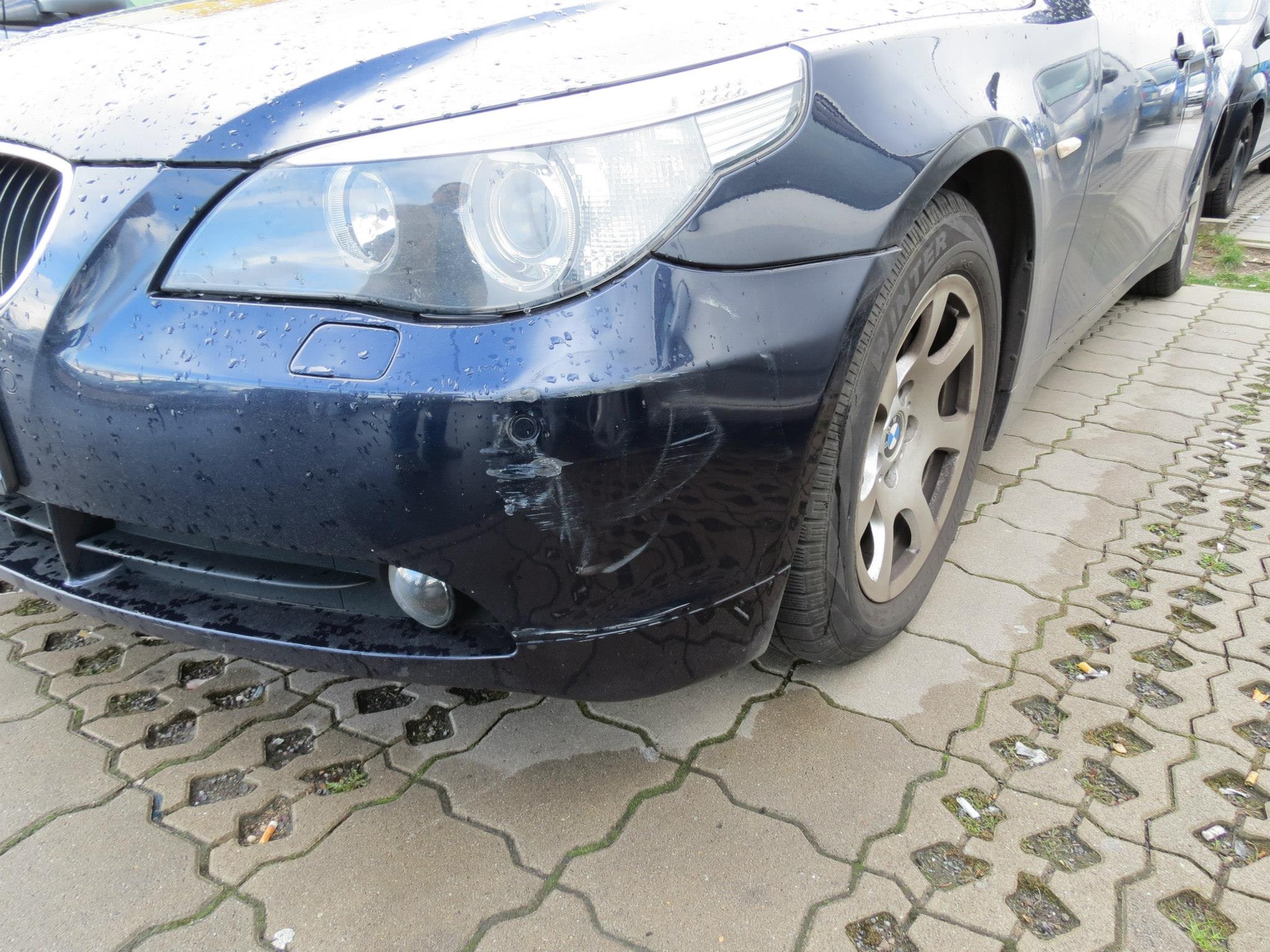 Cách xử lý va chạm giao thông của người Đức - 4 Nạn nhân là chiếc xe BMW