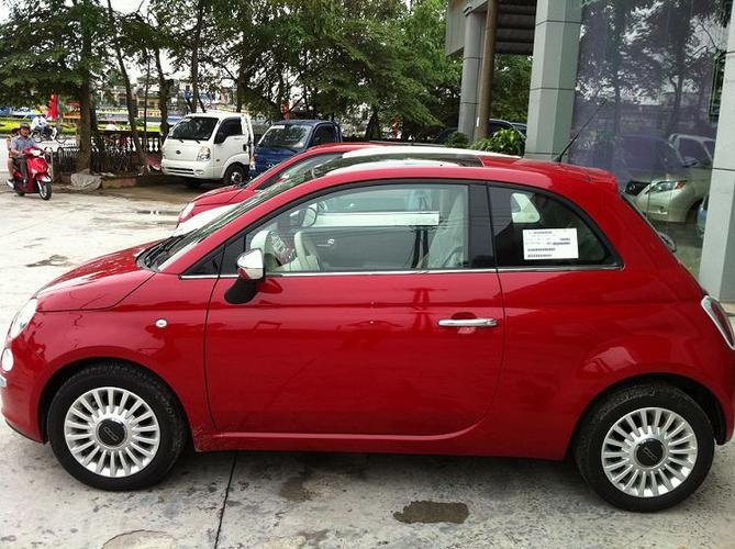 Dáng vẻ của Fiat 500 quyến rũ rất nhiều tay lái nữ (hình minh họa).