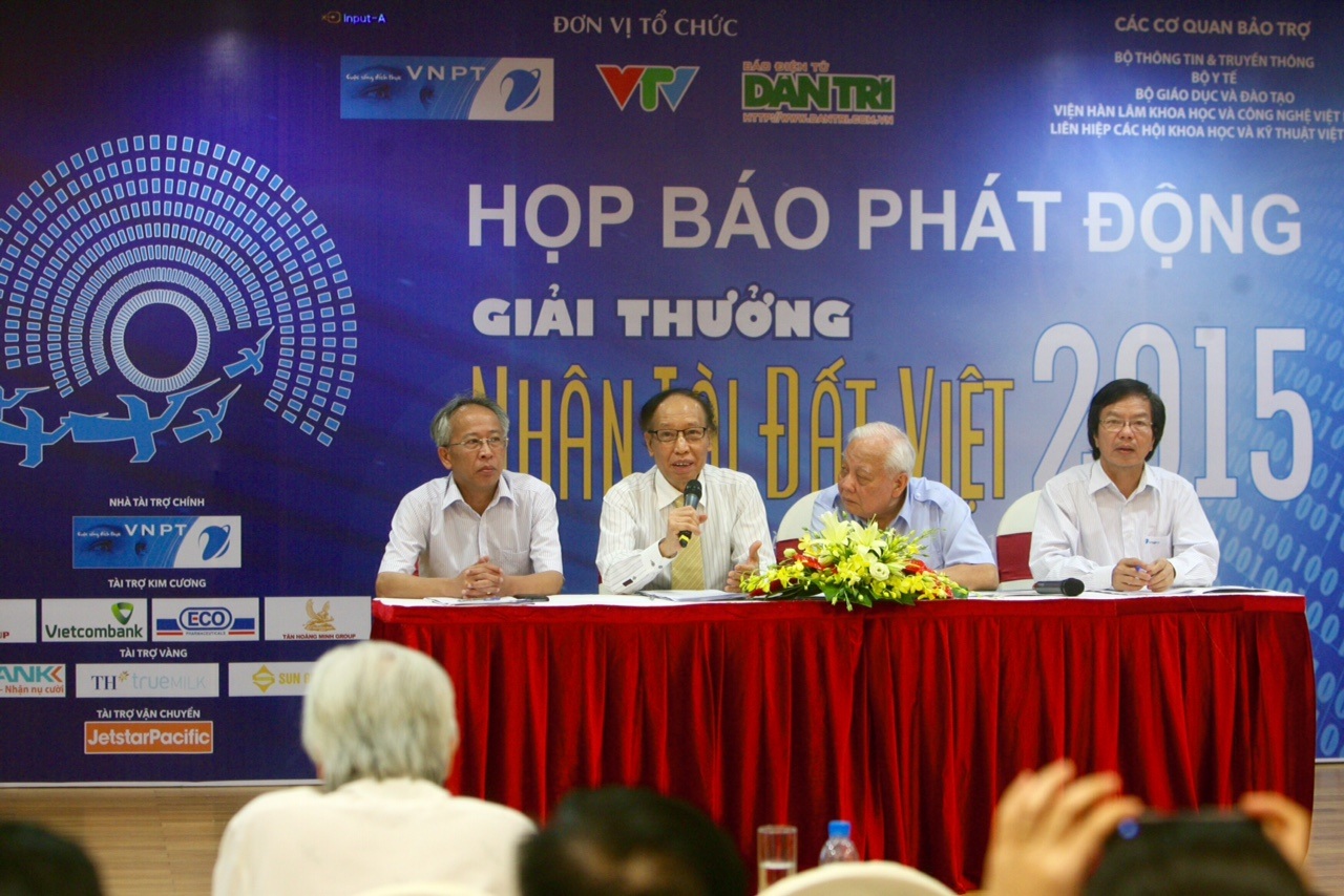 Phát động Giải thưởng Nhân tài Đất Việt 2015: Nóng bỏng vấn đề môi trường - 1 Giải thưởng đem
lại lợi ích lớn cho cộng đồng