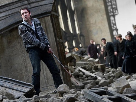 Sự lột xác đáng kinh ngạc của diễn viên phim phù thủy Harry Potter - 4 Matthew Lewis trong một cảnh của phim Harry Potter and the Deathly Hallows.