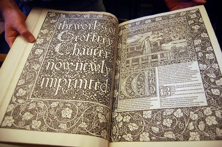 Một trong số rất nhiều tài liệu quý được lưu giữ tại thư viên St.Bride