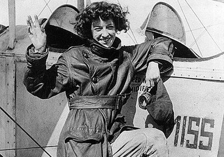Bí mật thú vị về nữ phi công đầu tiên một mình bay xuyên Đại Tây Dương