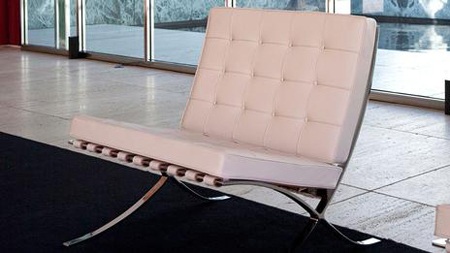 Câu chuyện đặc biệt đằng sau những mẫu ghế mang tính biểu tượng - 5 Năm 1959, Charles và Ray Eames, cặp vợ chồng người Mỹ đã làm một bộ phim với tên gọi