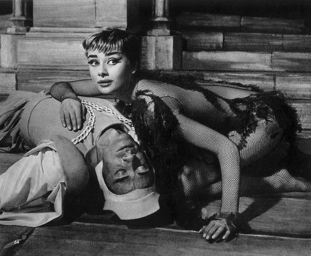 Khoảnh khắc đời thường hiếm thấy của huyền thoại Audrey Hepburn - 5 Audrey chụp năm 1950.