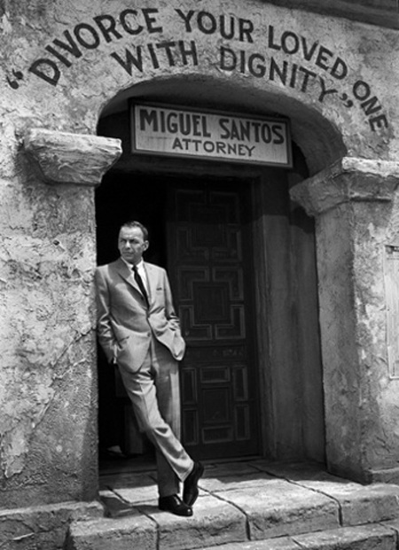 Tiết lộ tư liệu quý ảnh hậu trường Hollywood những thập niên trước - 10 Frank Sinatra, 1965