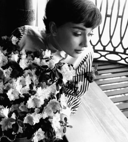 Tiết lộ tư liệu quý ảnh hậu trường Hollywood những thập niên trước - 2 Audrey Hepburn, 1953