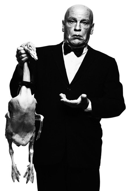 Hinh chụp Alfred Hitchcock with Goose của Albert Watson (1973)