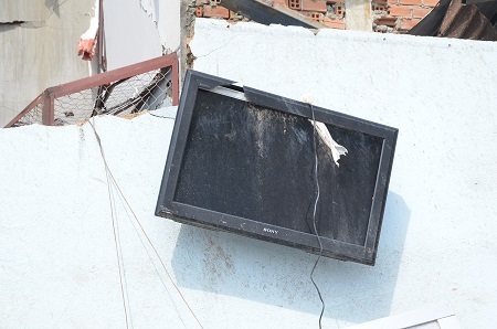 Chỉ trong một buổi chiều, hàng trăm người dân đã rơi vào cảnh không nhà.