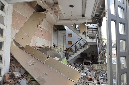 Ngôi nhà 3 tầng khang trang của anh Nguyễn Minh Lộc chỉ còn lại đống đổ nát