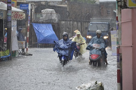 Cơn mưa như trút nước vào chiều 23/10 trên địa bàn TPHCM