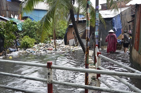 Nhiều dòng kênh bị rác chặn dòng chảy
