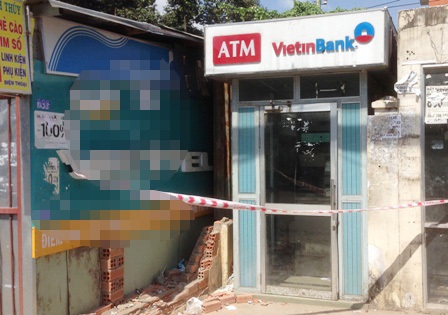 Buồng ATM ngân hàng Vietinbank trên đường Lê Văn Việt, quận 9.