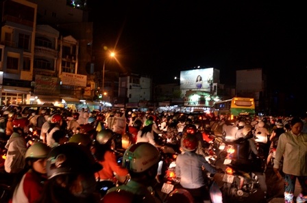 Đường Xô Viết Nghệ Tĩnh bị kẹt xe trầm trọng