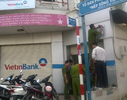 Chụp ảnh và ghi nhận phía bên ngoài