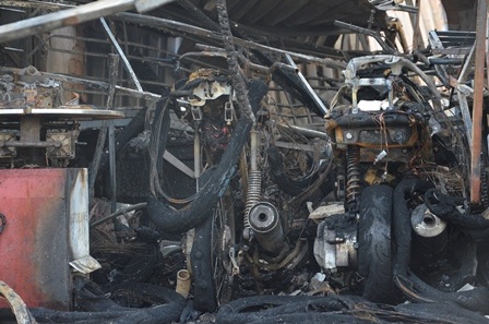 3 xe máy và nhiều tài sản bên trong tiệm sửa xe bị thiêu rụi