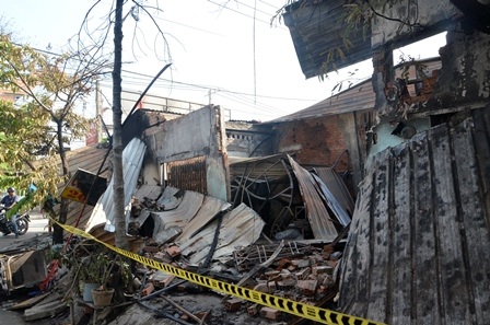 Hai căn phòng trọ kế bên cũng bị ảnh hưởng.