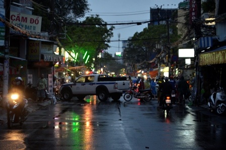 Một đoạn đường Phạm Văn Hai bị phong tỏa