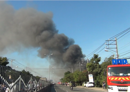 Đám cháy nhìn từ xa.