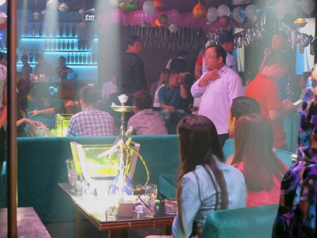 Hàng loạt tụ điểm ăn chơi ở Sài Gòn bị “sờ gáy” - 1 Bên trong nhà hàng kinh doanh CLB Hai Chị Em