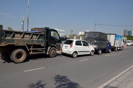 Hiện trường 4 ô tô tông nhau trên đường Nguyễn Hữu Thọ