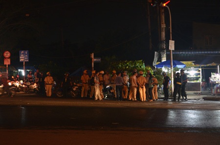 Tài xế loạng choạng vì hơi men, năn nỉ CSGT... bỏ qua - 1 Tài xế loạng choạng vì hơi men, năn nỉ CSGT... bỏ qua