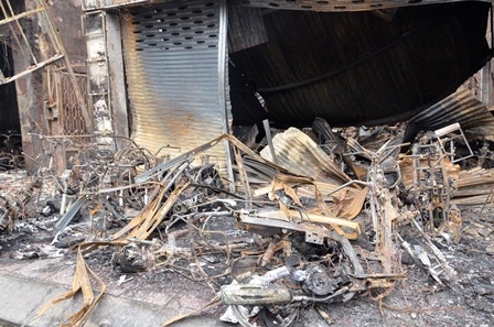 Nhiều xe gắn máy bị thiêu rụi