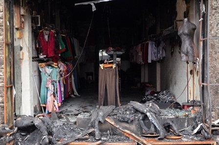 Cửa hàng thời trang bị ảnh hưởng nghiêm trọng sau vụ cháy