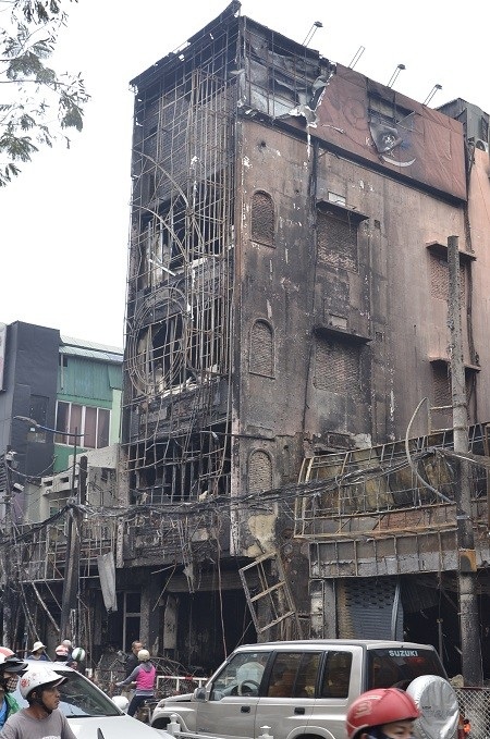 Cửa hàng thời trang bị ảnh hưởng nghiêm trọng sau vụ cháy