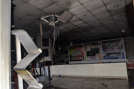 Nhiều đồ đạc bên trong bị cháy.