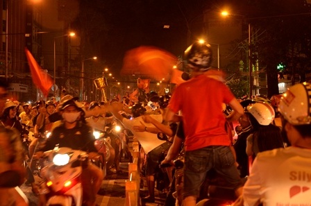 Các thanh niên tụ tập chạy xe dàn hàng ngang, nẹt pô sẽ bị xử lý nghiêm