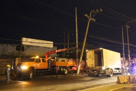 Nhân viên điện lực có mặt để khắc phục sự cố