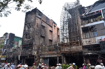 Quán karaoke Idol số 184 Trần Quốc Thảo bị thiêu rụi.