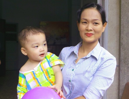 Bé trai bị bỏ rơi trên taxi vẫn đang được chăm sóc rất tốt