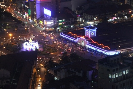  Và khu vực trước chợ Bến Thành