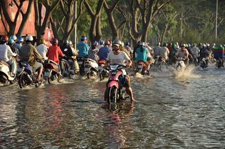 Nhiều tuyến đường ngập nặng trong sáng 26/12